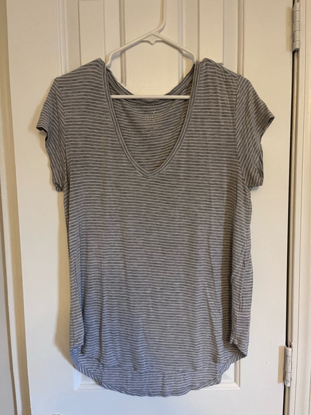 American Eagle Favorite V-Neck Striped Women’s Tee Size M